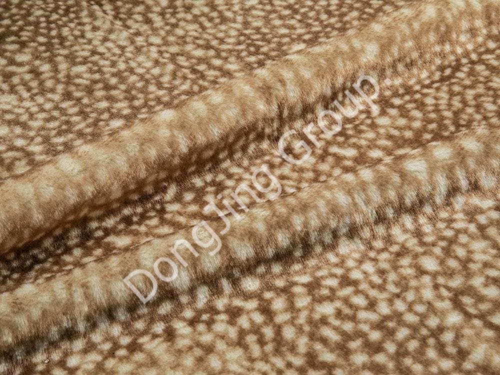 9G0560-Estampado ciervo blanco roto faux fur fabric