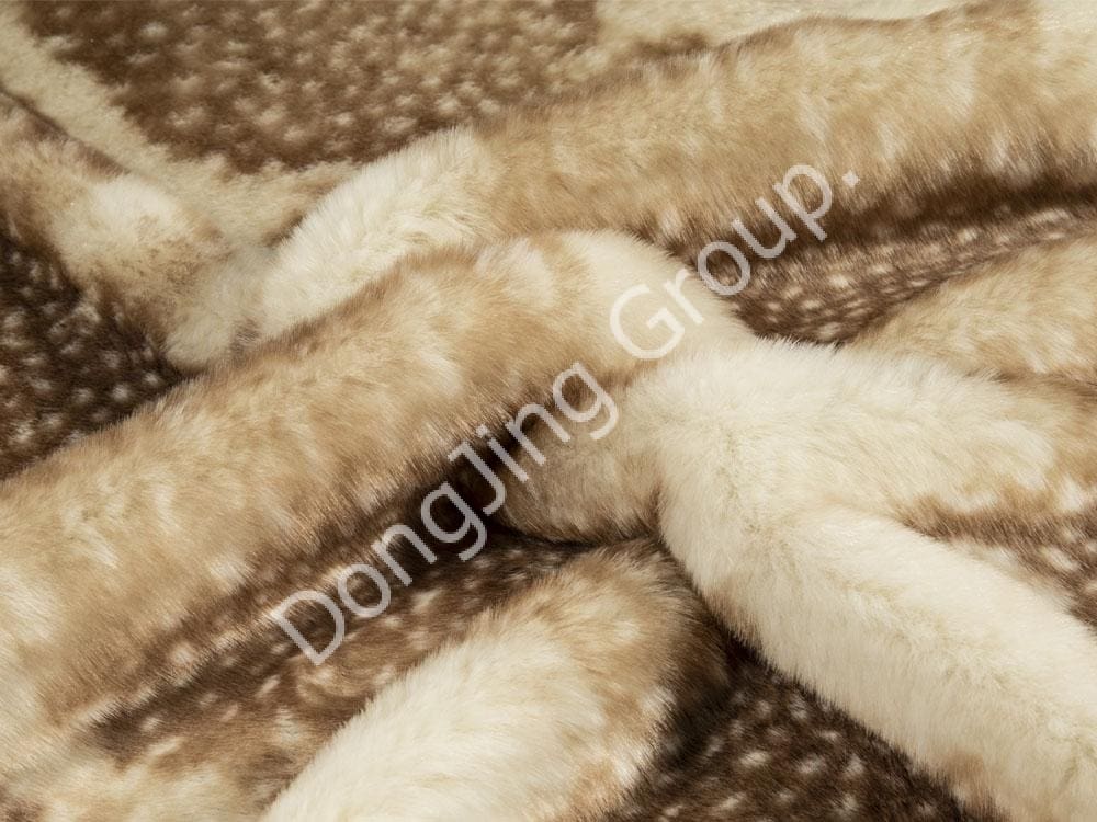 9HG0149-Estampado ciervo blanco roto faux fur fabric