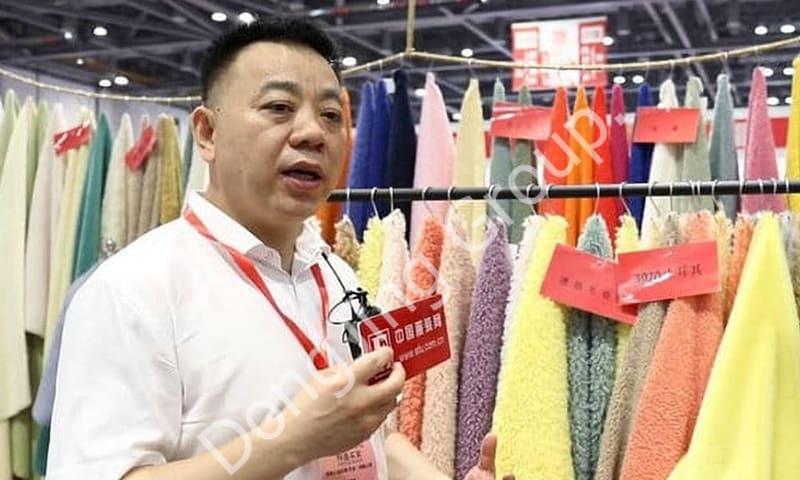 La piel artificial está entrando en la era china, la piel artificial larga del Este está liderando una nueva tendencia de moda de alta gama.